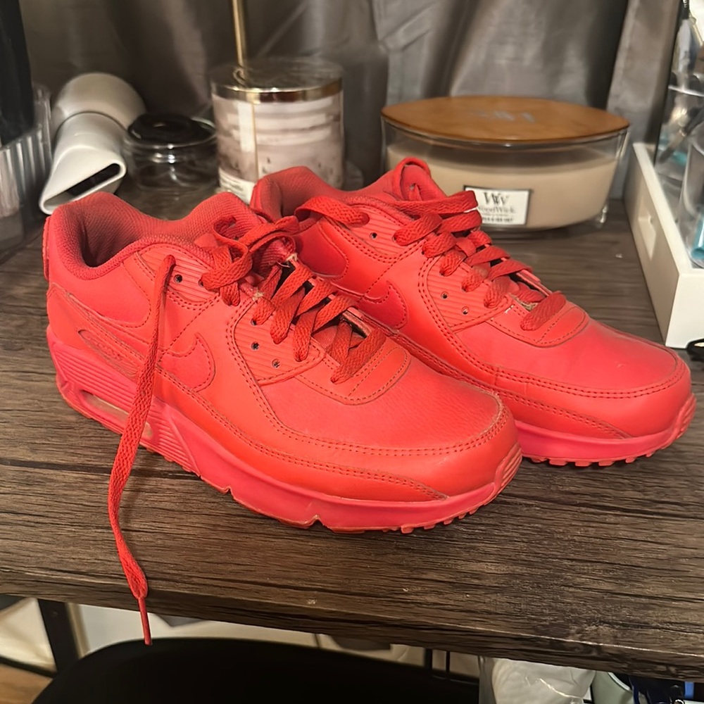 All red Air Max 90